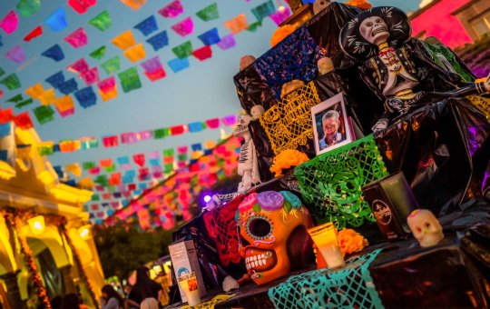 Día de muertos en Xochimilco, donde la memoria florece: el alma de México entre canales, leyendas y tradiciones